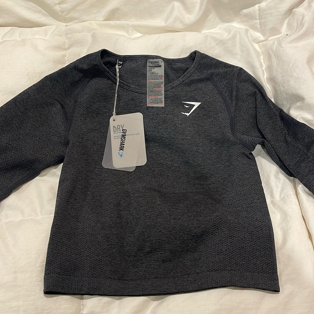 GYM SHARK LONG SLEEVE CROP TOP